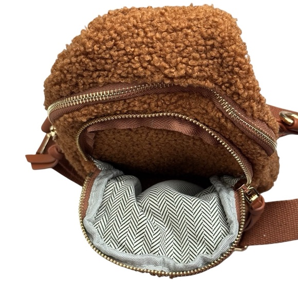 Urban Expressions Ace‎ Sherpa Sling Backpack Tan main image 7